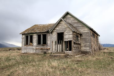 old-farm-house-2096647_1920